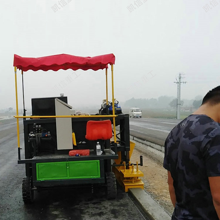 小型路緣石滑模機(jī)