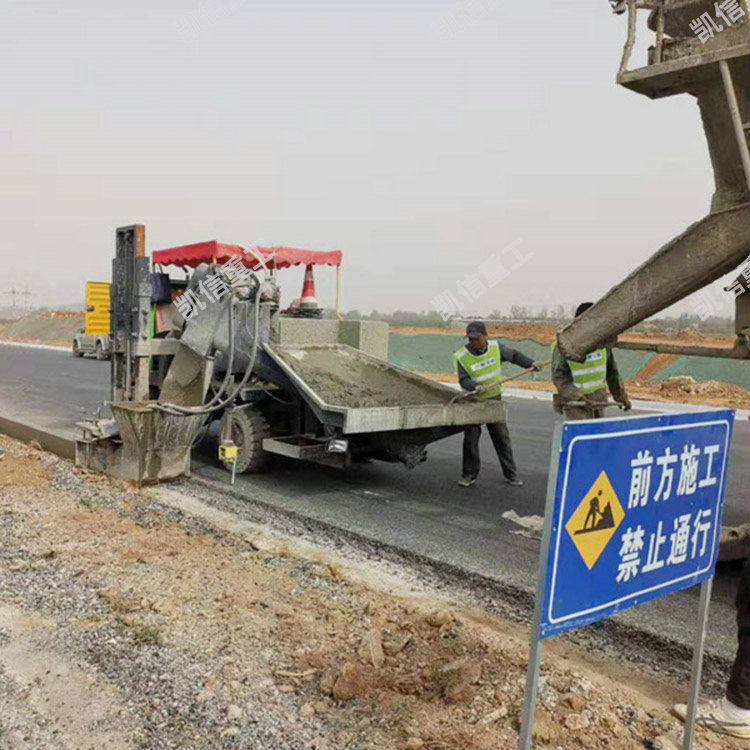 中型路緣石滑模機(jī)