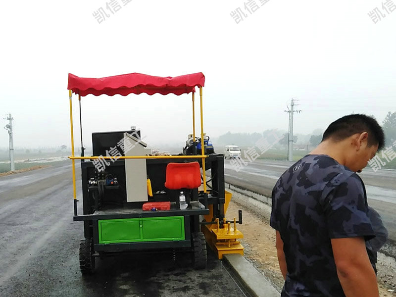 路緣石滑膜機(jī)