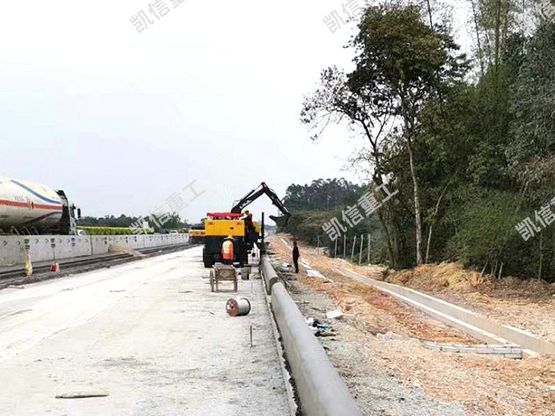 高速路牙石一次成型機(jī)