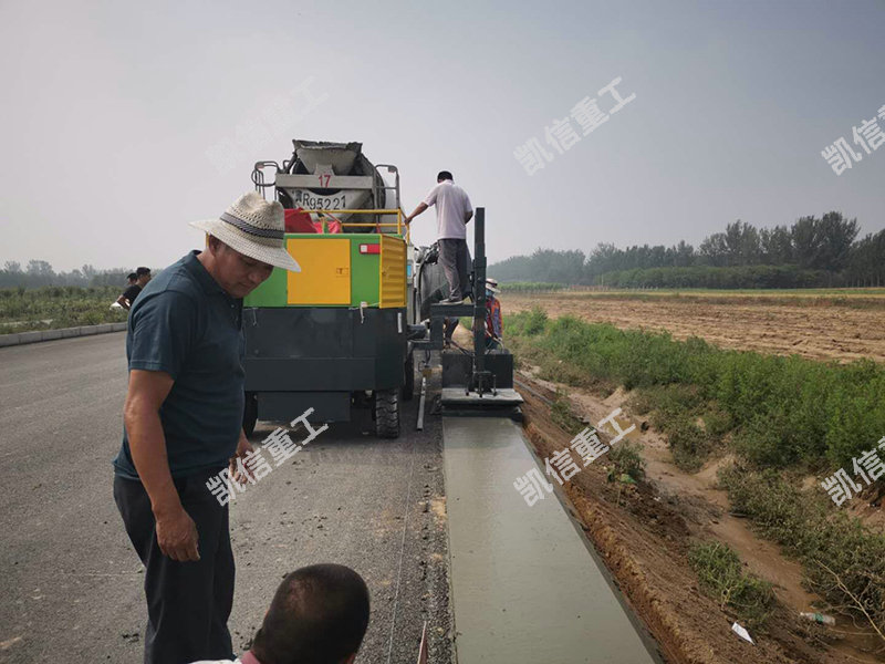 路肩一次成型機(jī)